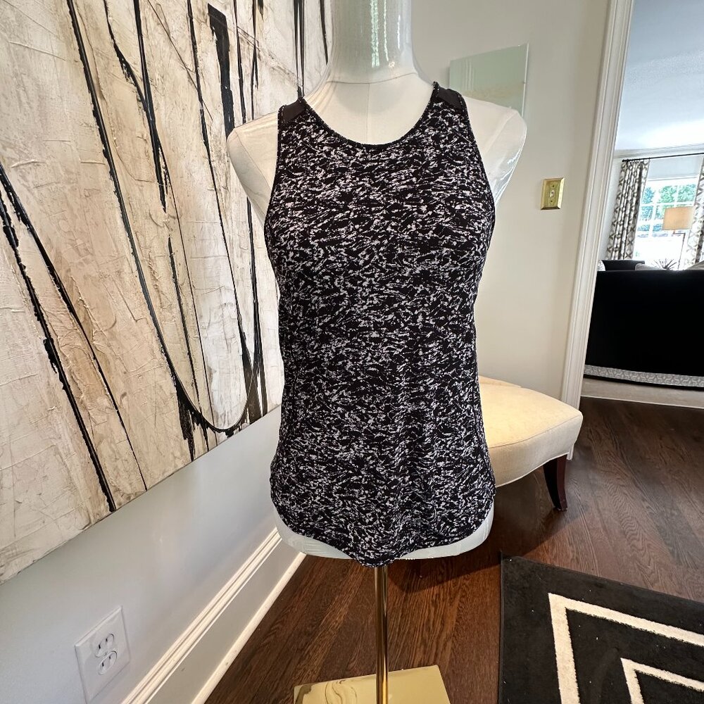 Lululemon Mesh Back Tank Static/Crackle Pattern. Black/White. Size 6